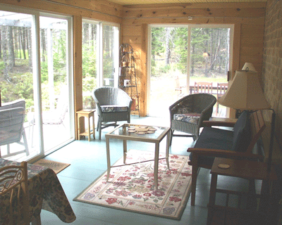 porch 2lr.jpg (268197 bytes)